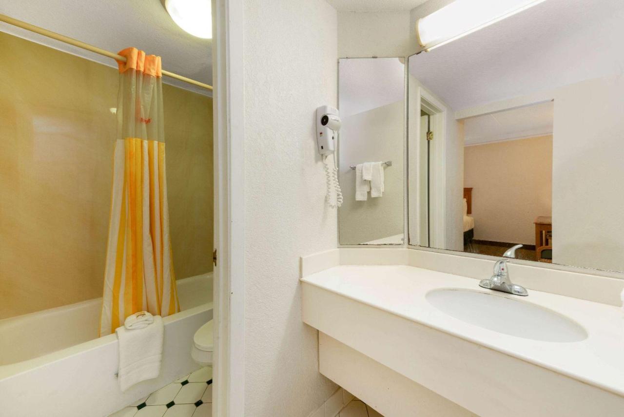 | La Quinta Inn by Wyndham Bossier City