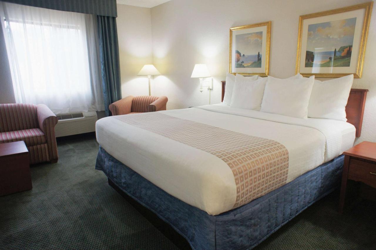 Executive King Room at La Quinta Inn by Wyndham Ft. Lauderdale Tamarac East