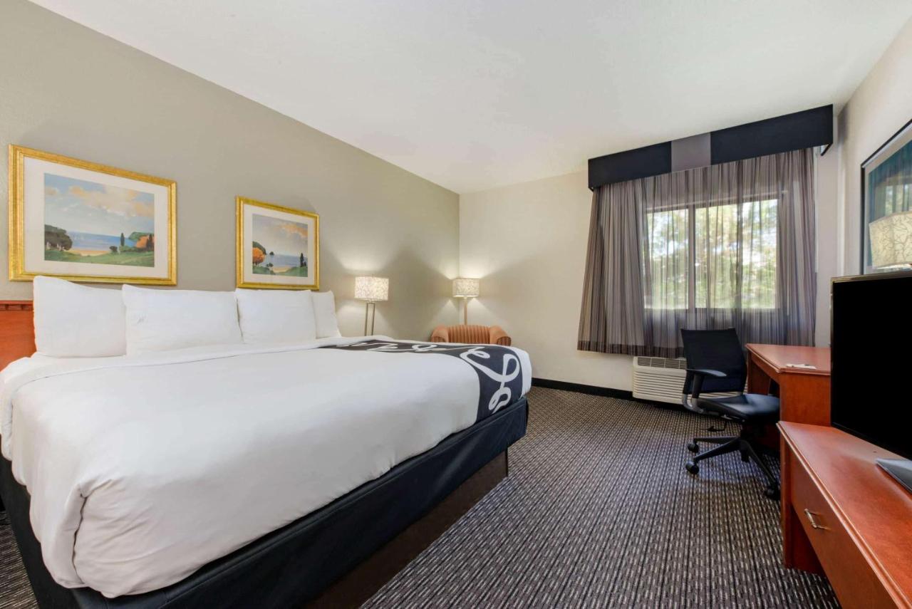 King Room at La Quinta Inn by Wyndham Ft. Lauderdale Tamarac East