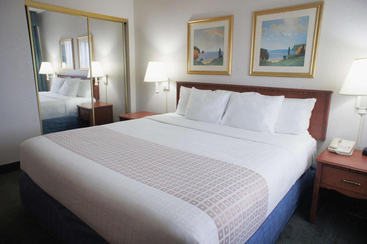 One-Bedroom King Suite - Non-Smoking at La Quinta Inn by Wyndham Ft. Lauderdale Tamarac East