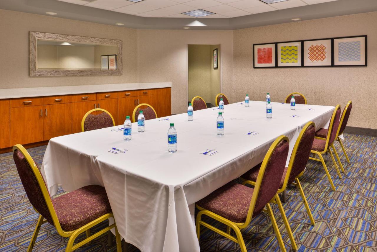 | Holiday Inn Express & Suites Elk Grove Central - Hwy 99, an IHG Hotel