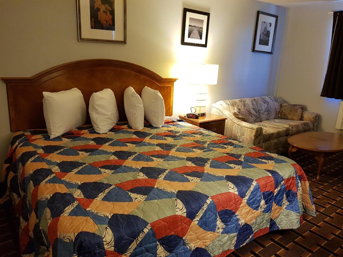 | Le Mars Inn and Suites