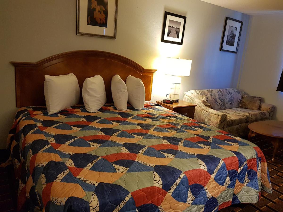 | Le Mars Inn and Suites