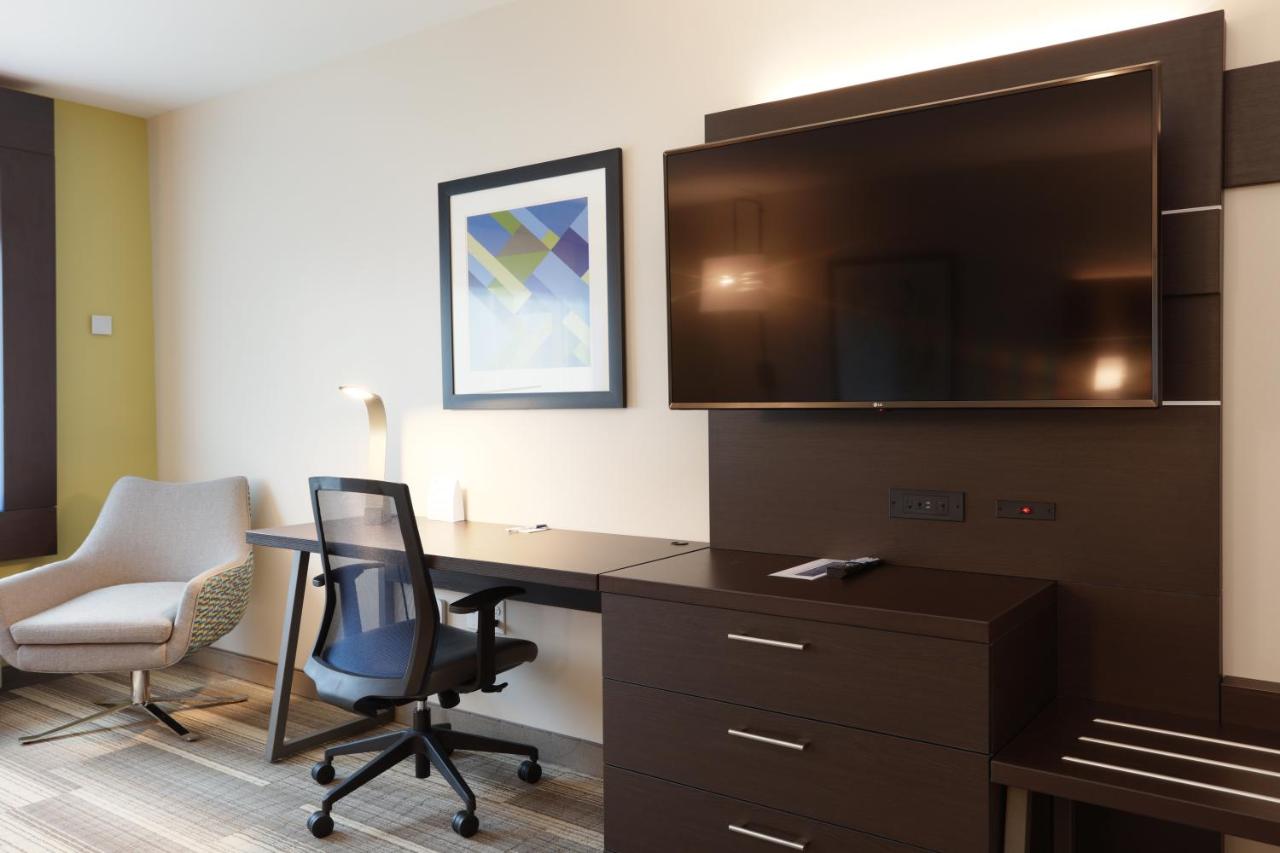 Executive King Room - Hearing Accessible - Non-Smoking at Holiday Inn Express Oneonta by IHG