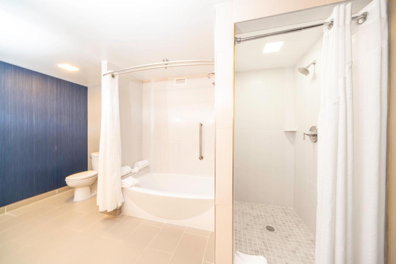 King Room - Hearing Accessible - Roll-in Shower/Non-Smoking at Holiday Inn Louisville East - Hurstbourne by IHG