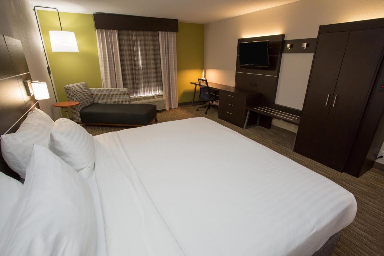 | Holiday Inn Express Wilmington, an IHG Hotel
