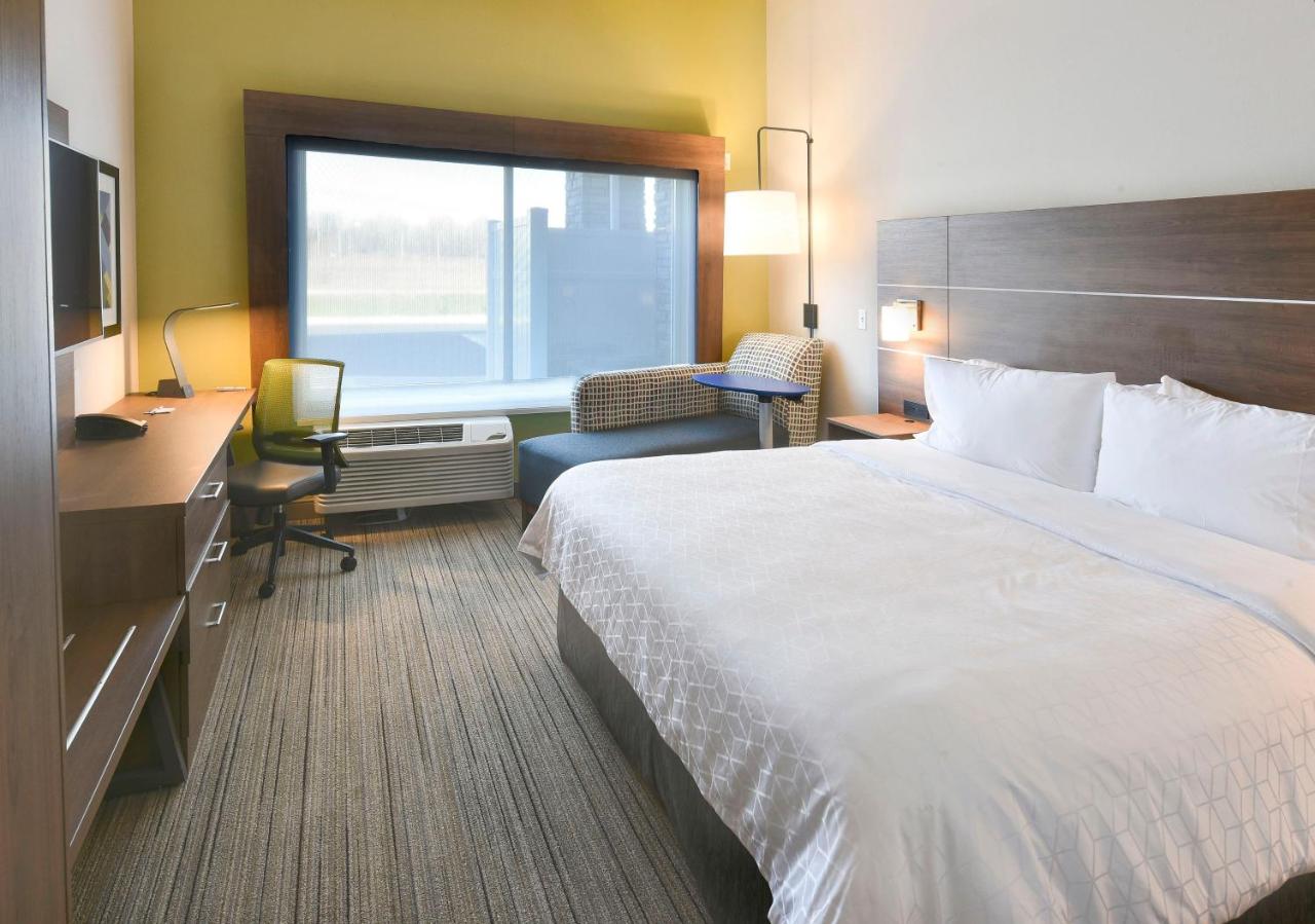 King Room - Hearing Accessible - Non-Smoking at Holiday Inn Express & Suites Madisonville by IHG