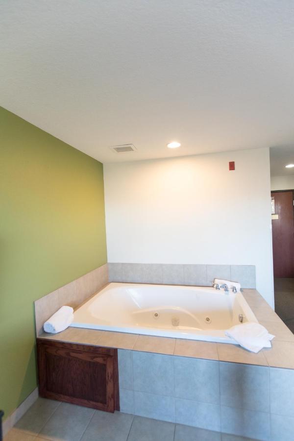 King Suite with Hot Tub - Non-Smoking at Sleep Inn & Suites Pleasant Hill - Des Moines
