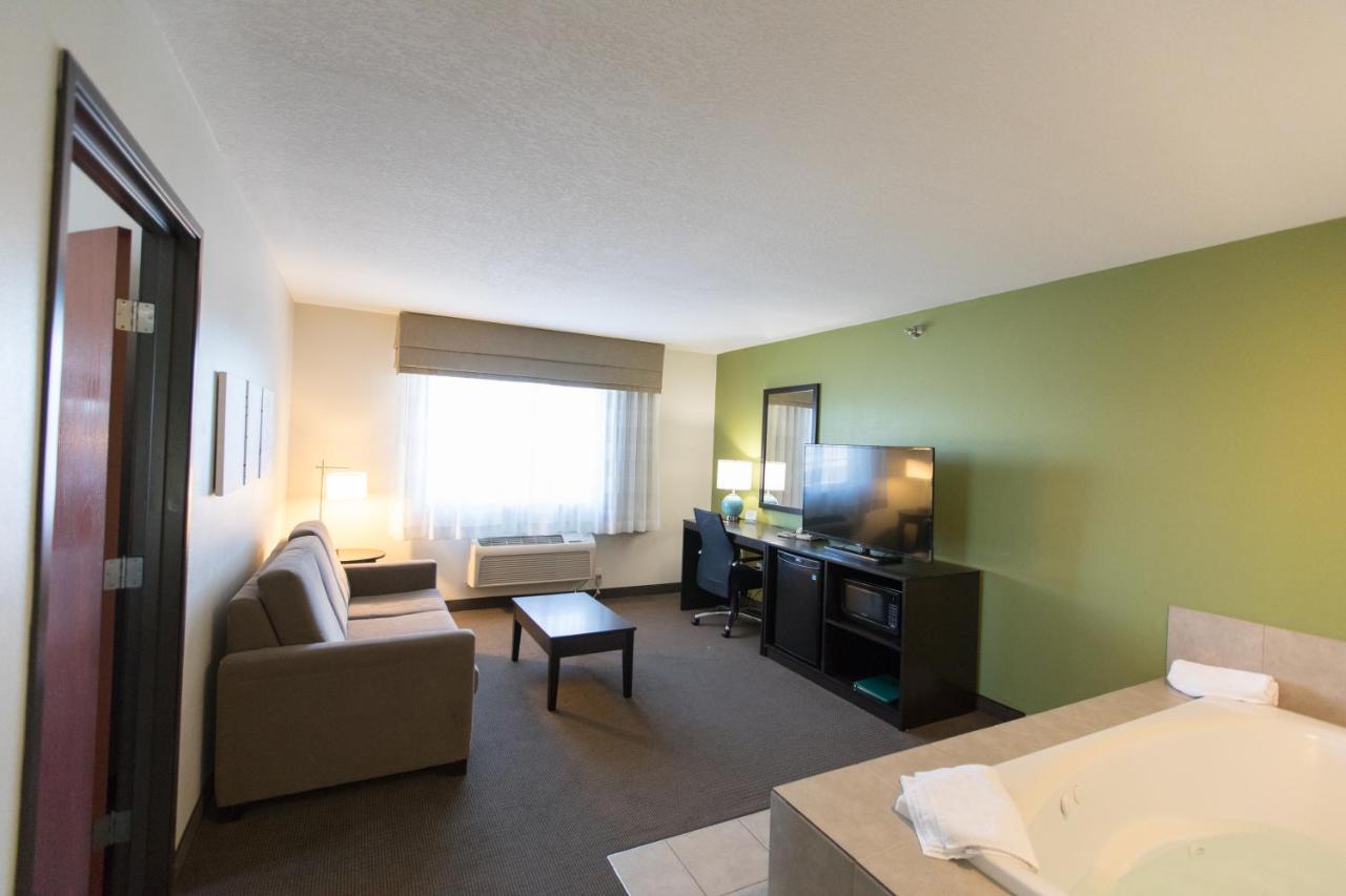 King Suite with Hot Tub - Non-Smoking at Sleep Inn & Suites Pleasant Hill - Des Moines