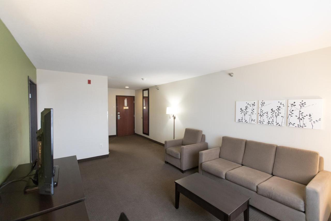 King Suite with Hot Tub - Non-Smoking at Sleep Inn & Suites Pleasant Hill - Des Moines