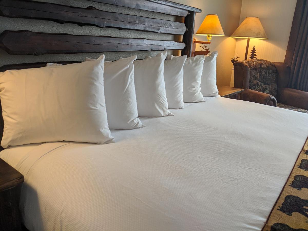  | Clubhouse Inn