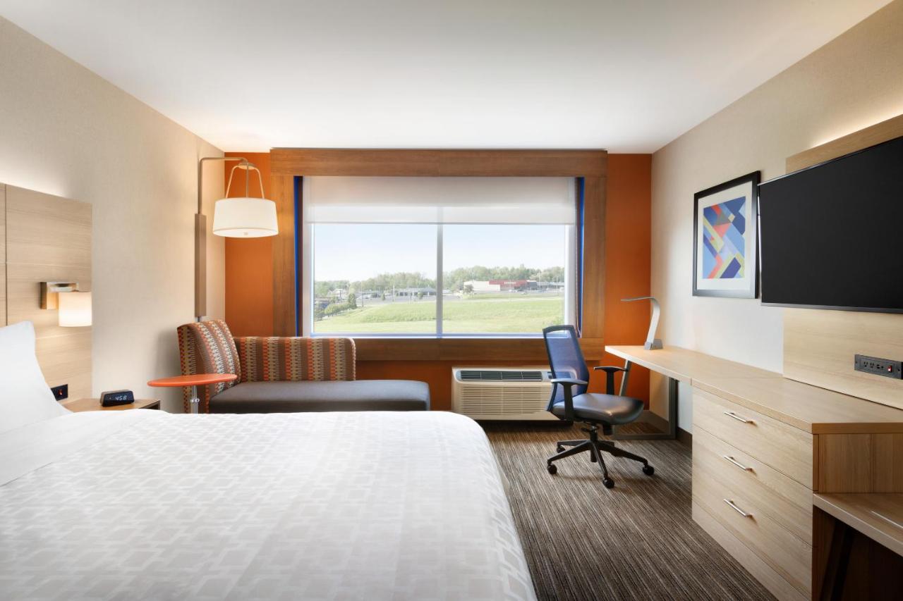 | Holiday Inn Express Brooklyn - Kings Hwy, an IHG Hotel