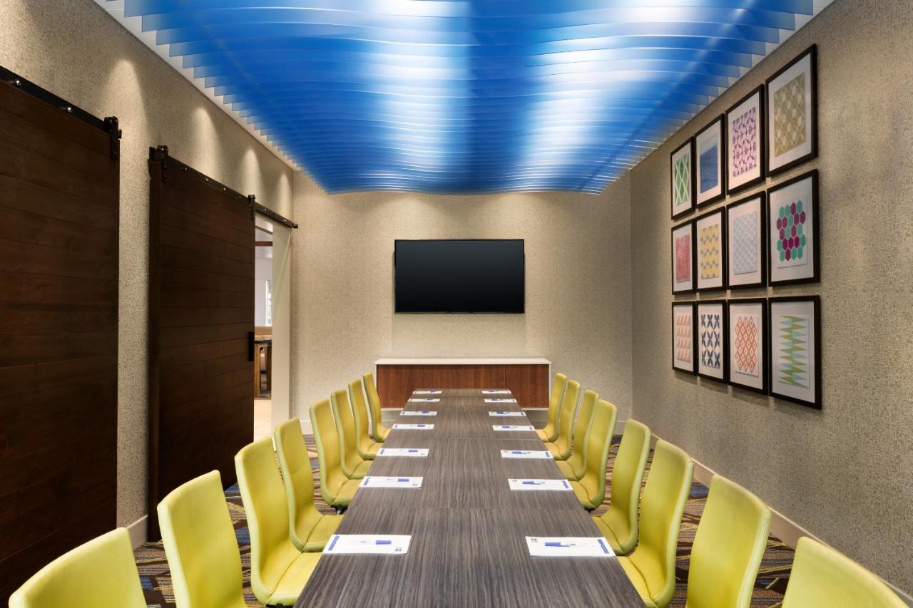 | Holiday Inn Express Brooklyn - Kings Hwy, an IHG Hotel