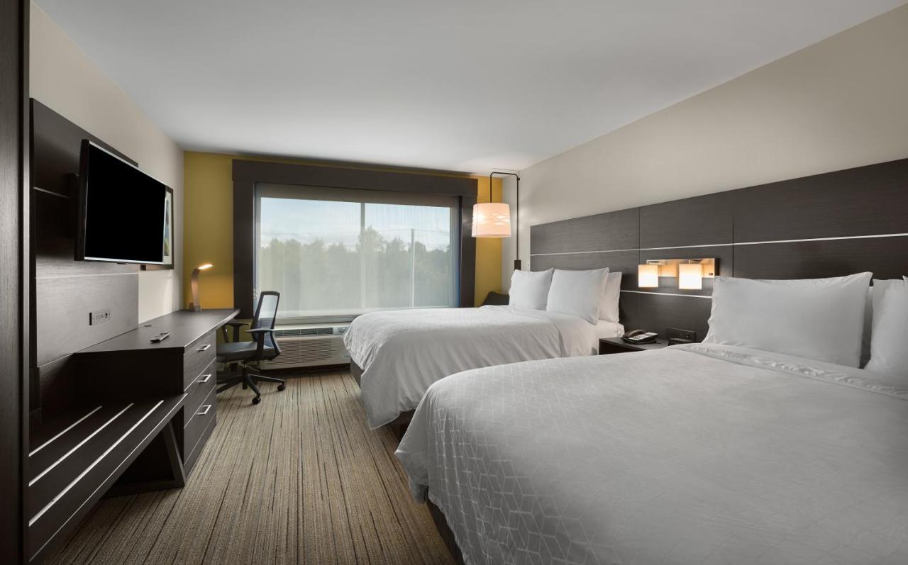 Queen Room with Two Queen Beds - Non-Smoking at Holiday Inn Express Lake Park by IHG