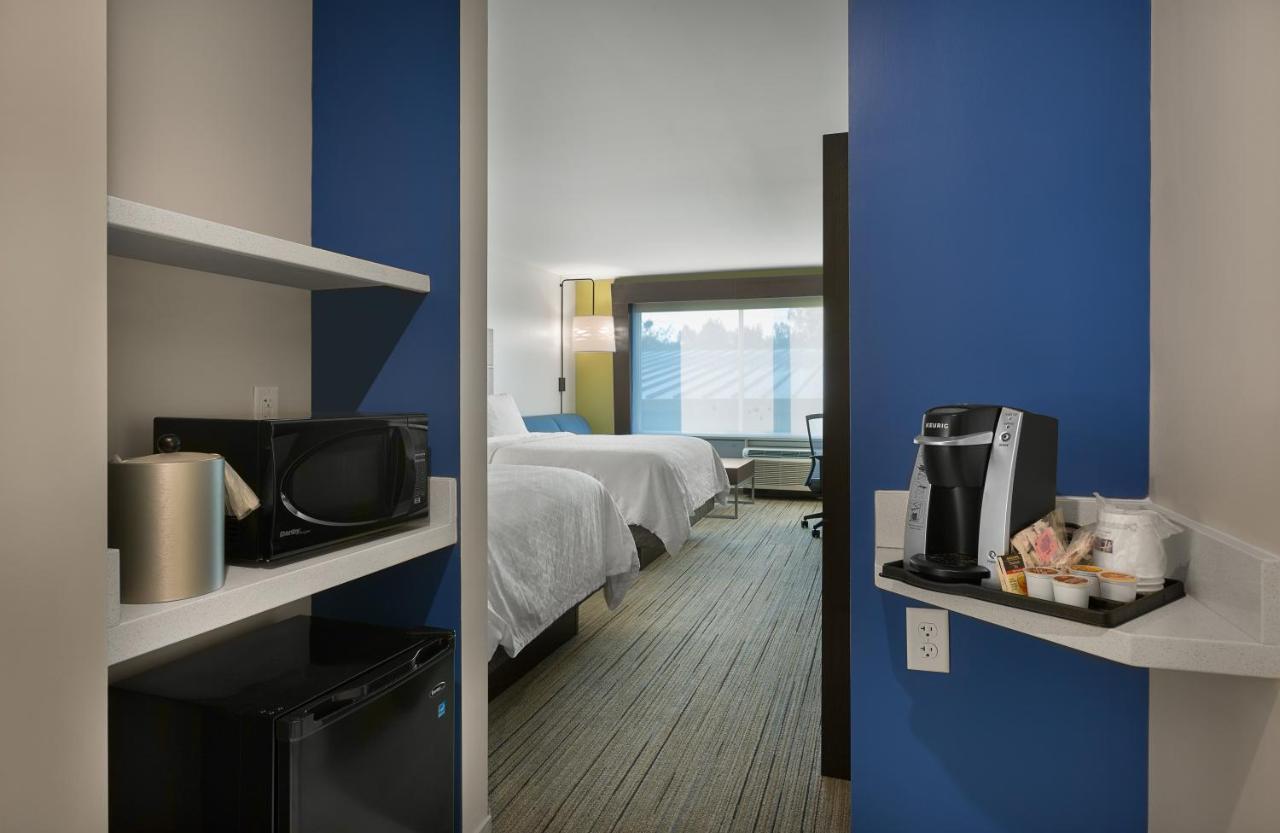Suite with Mobility Accessible Tub - Non-Smoking at Holiday Inn Express Lake Park by IHG