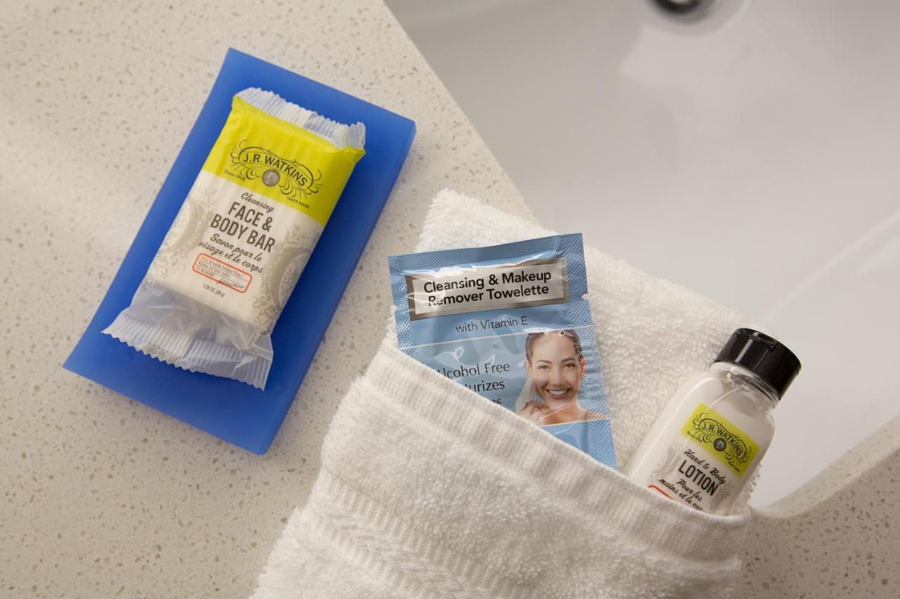 King Room - Mobility Access/Non-Smoking at Holiday Inn Express Lake Park by IHG