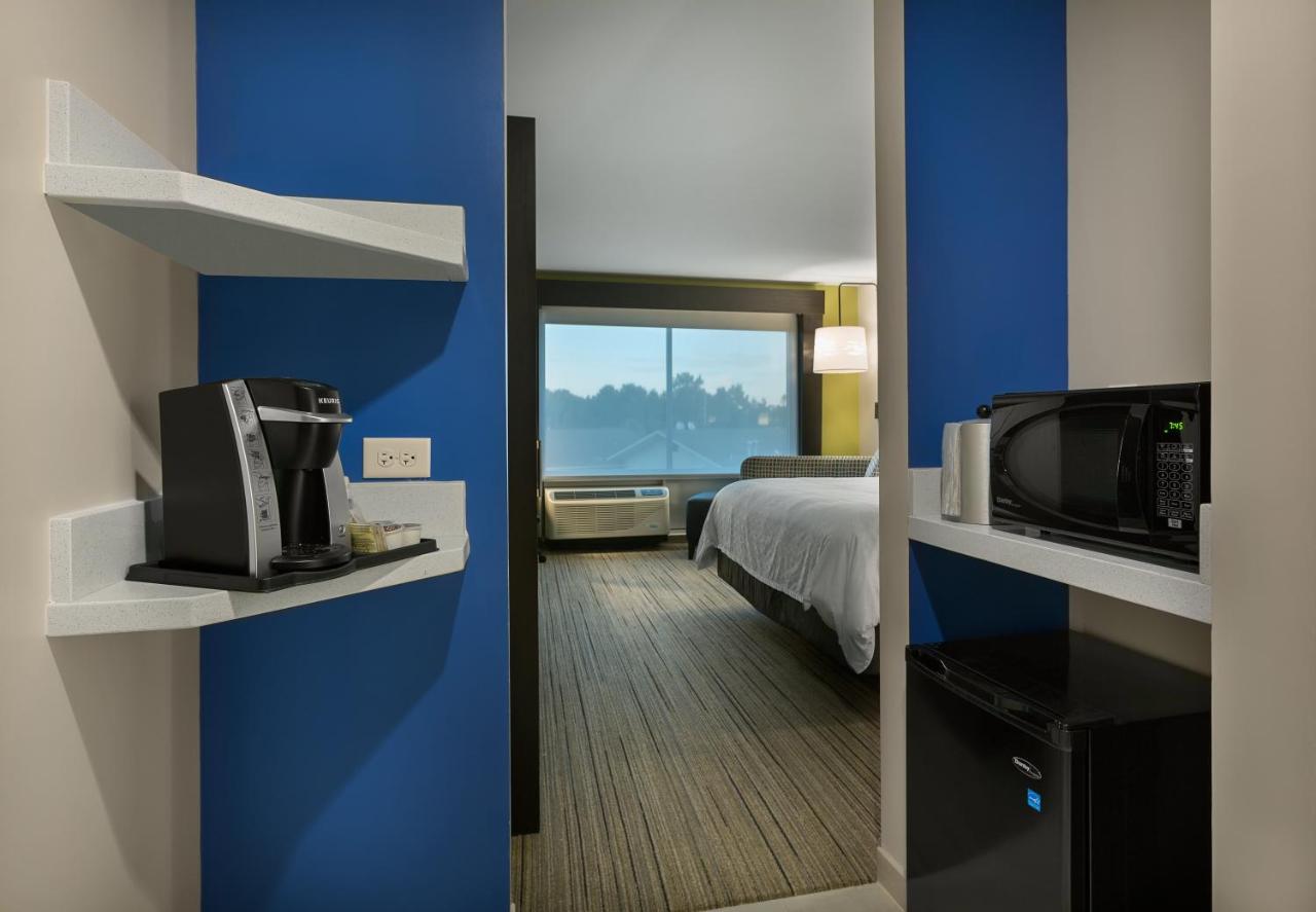 King Room - Mobility Access/Non-Smoking at Holiday Inn Express Lake Park by IHG