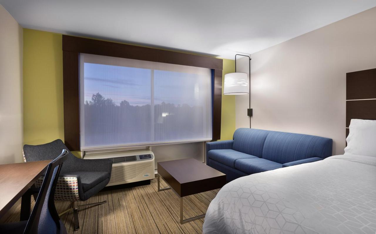 Suite with Mobility Accessible Tub - Non-Smoking at Holiday Inn Express Lake Park by IHG
