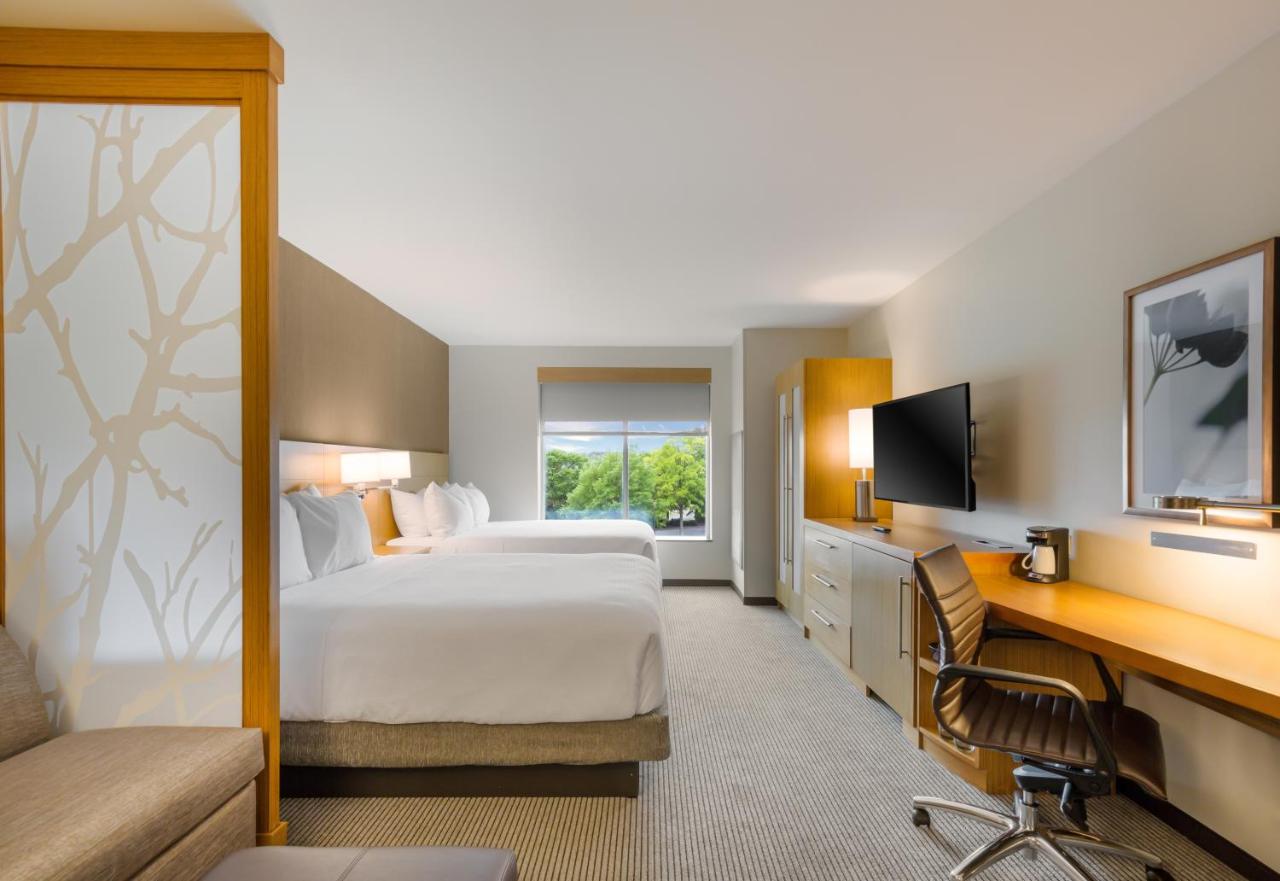 King Room at Hyatt Place Hampton Convention Center