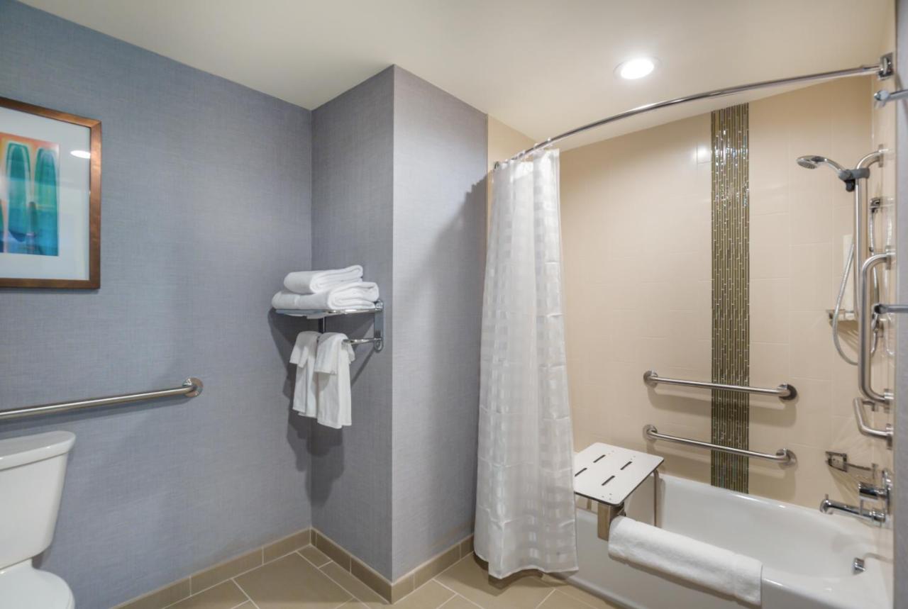 Queen Room with Two Queen Beds with Tub - Disability Access at Hyatt Place Hampton Convention Center
