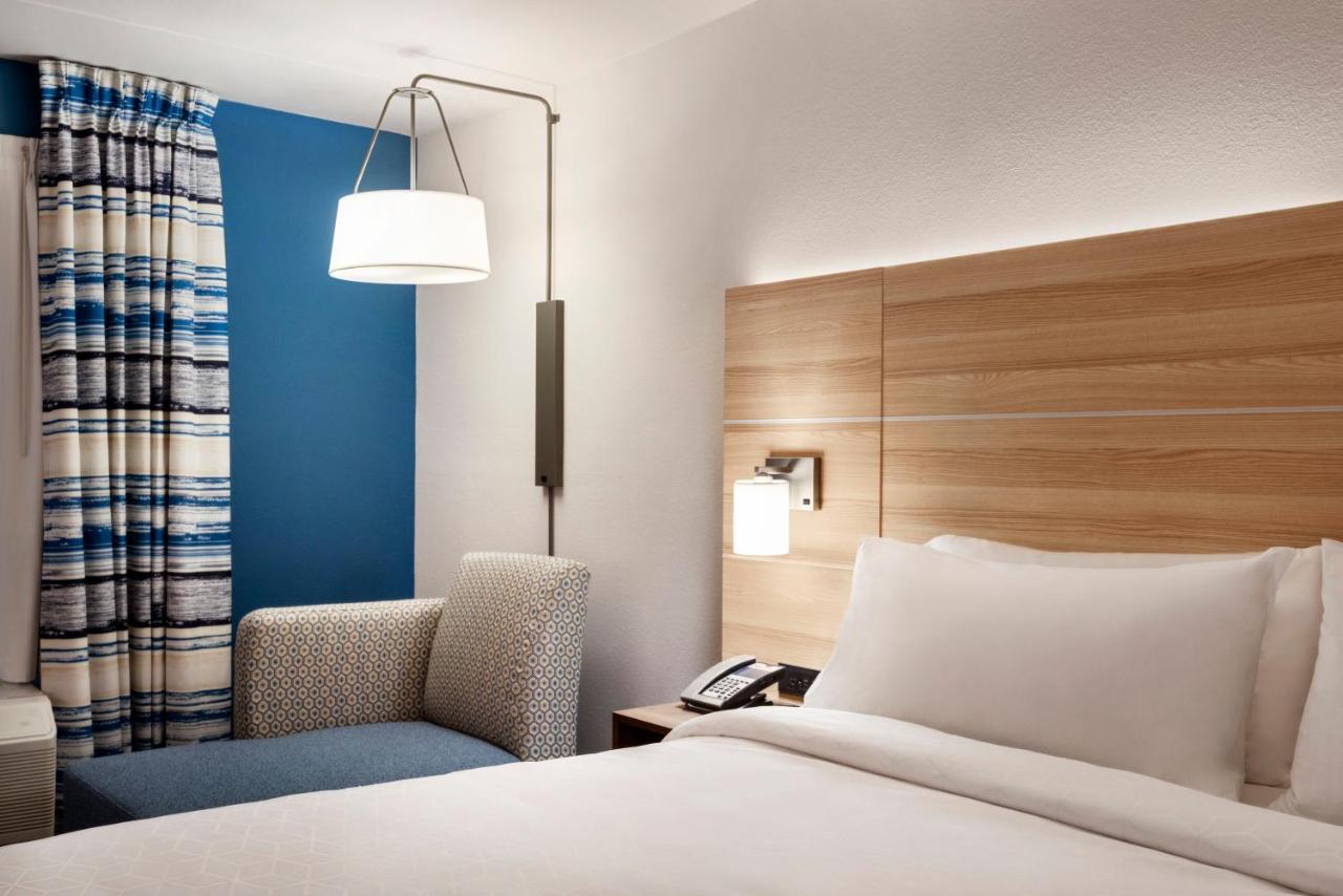 | Holiday Inn Express Dumfries-Quantico, an IHG Hotel