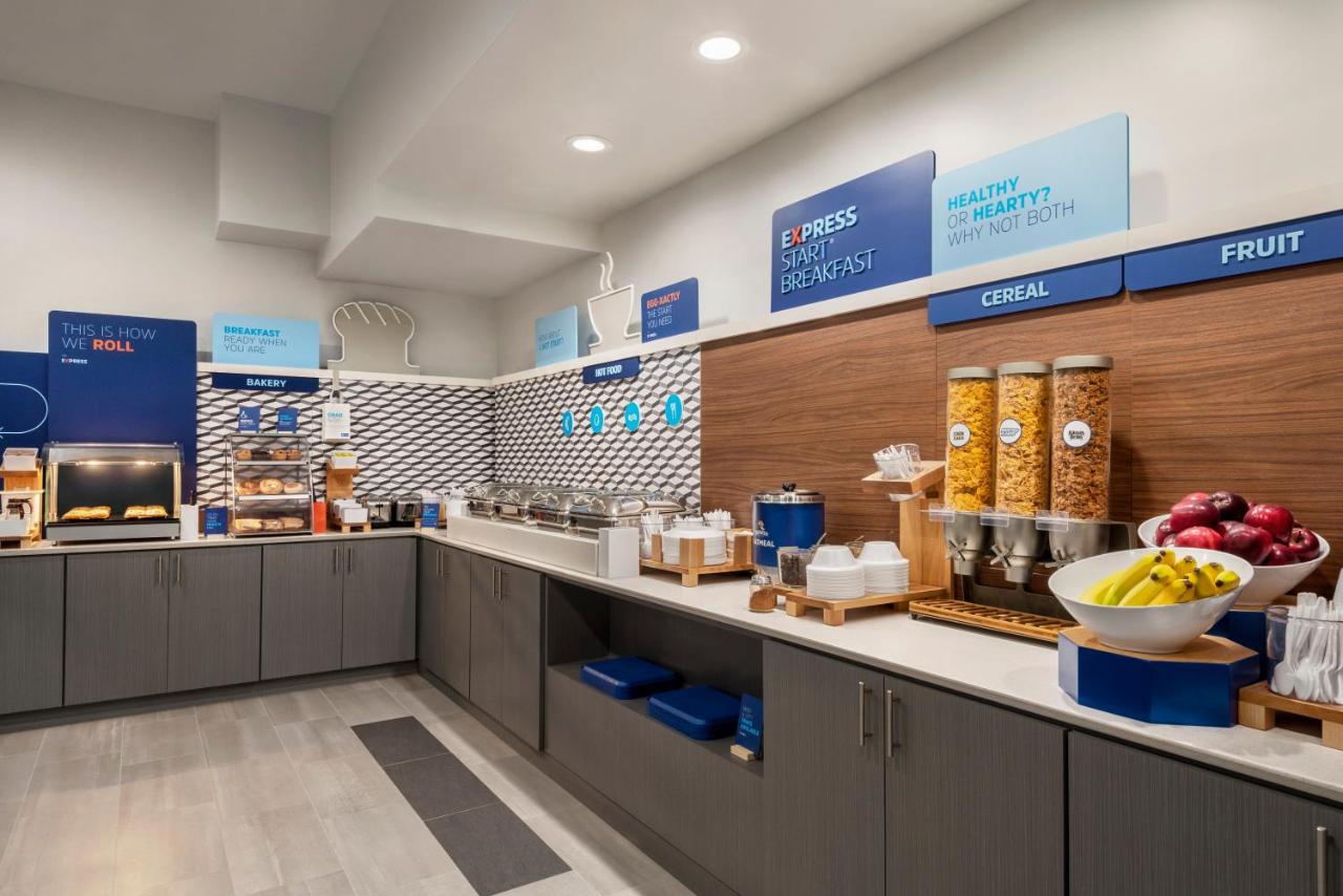 | Holiday Inn Express Dumfries-Quantico, an IHG Hotel