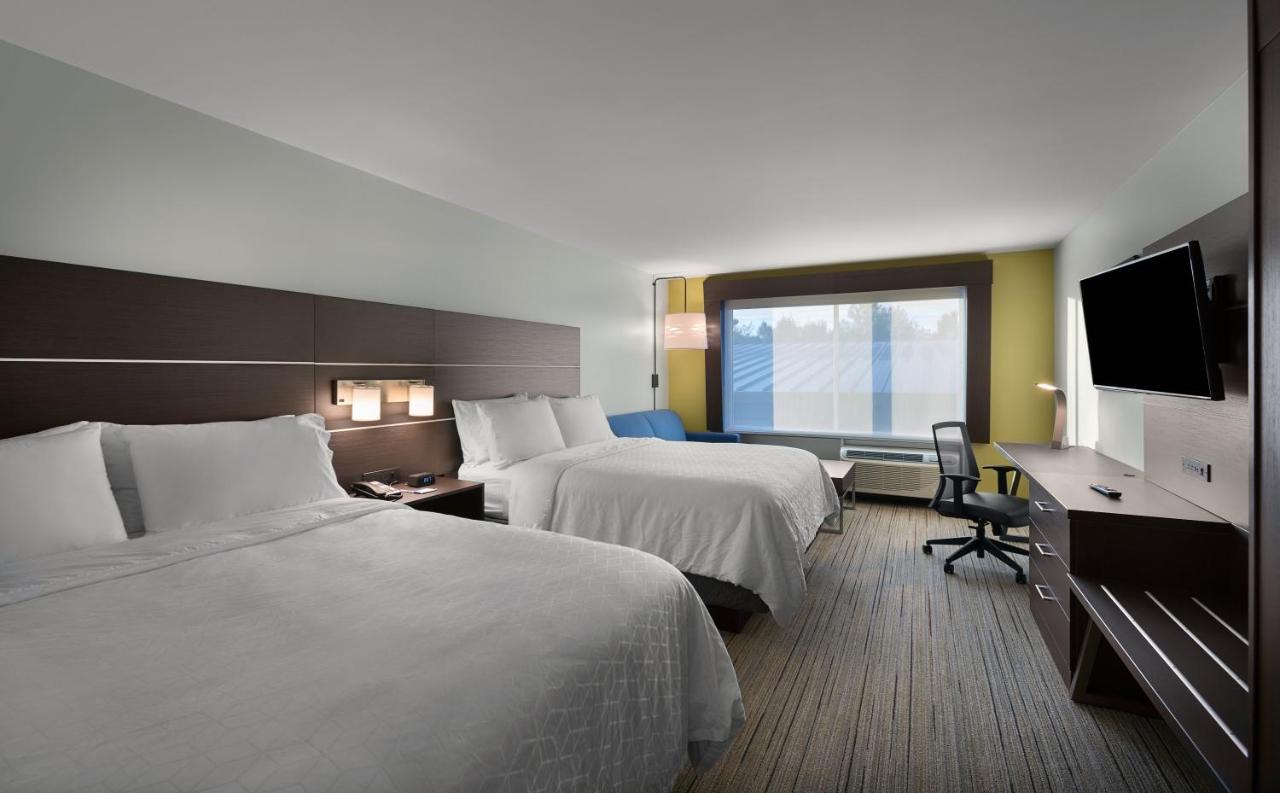 Suite with Mobility Accessible Tub - Non-Smoking at Holiday Inn Express Lake Park by IHG