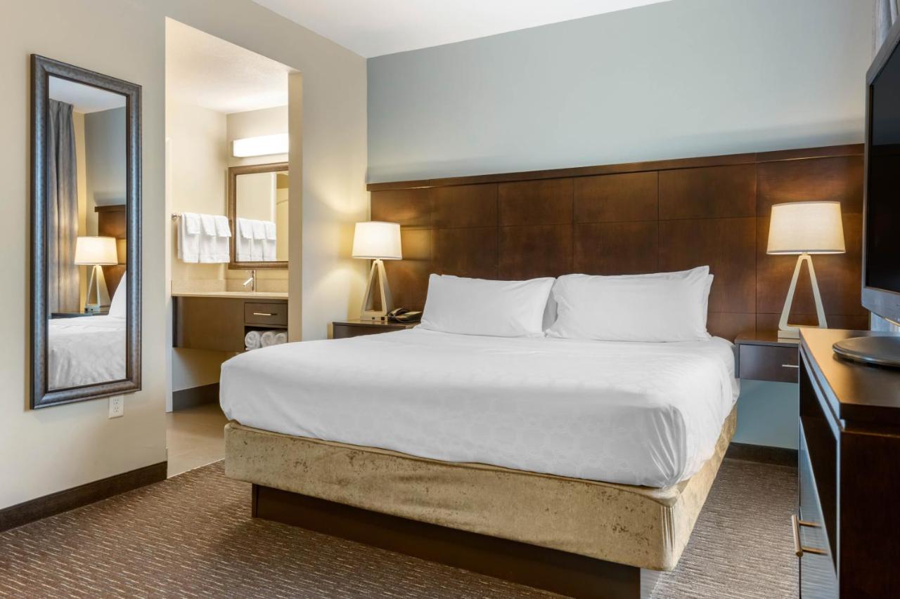 Deluxe King Suite at Staybridge Suites St. Petersburg Downtown by IHG