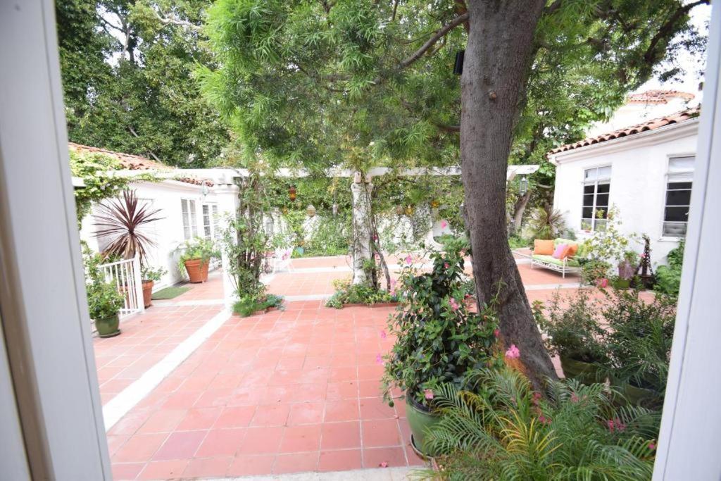  | Beverly Hills Celebrity Home