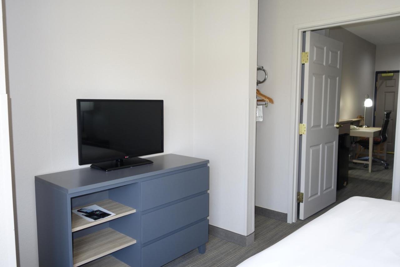 One-Bedroom King Suite at Country Inn & Suites by Radisson, Round Rock, TX