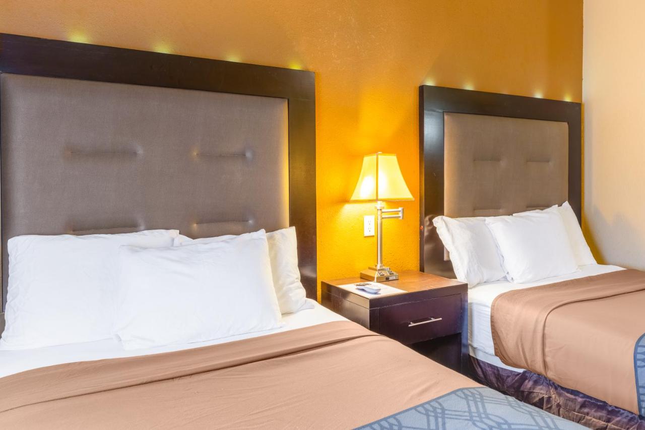 Double Room with Two Double Beds - Smoking at Econo Lodge Clarks Summit - Scranton