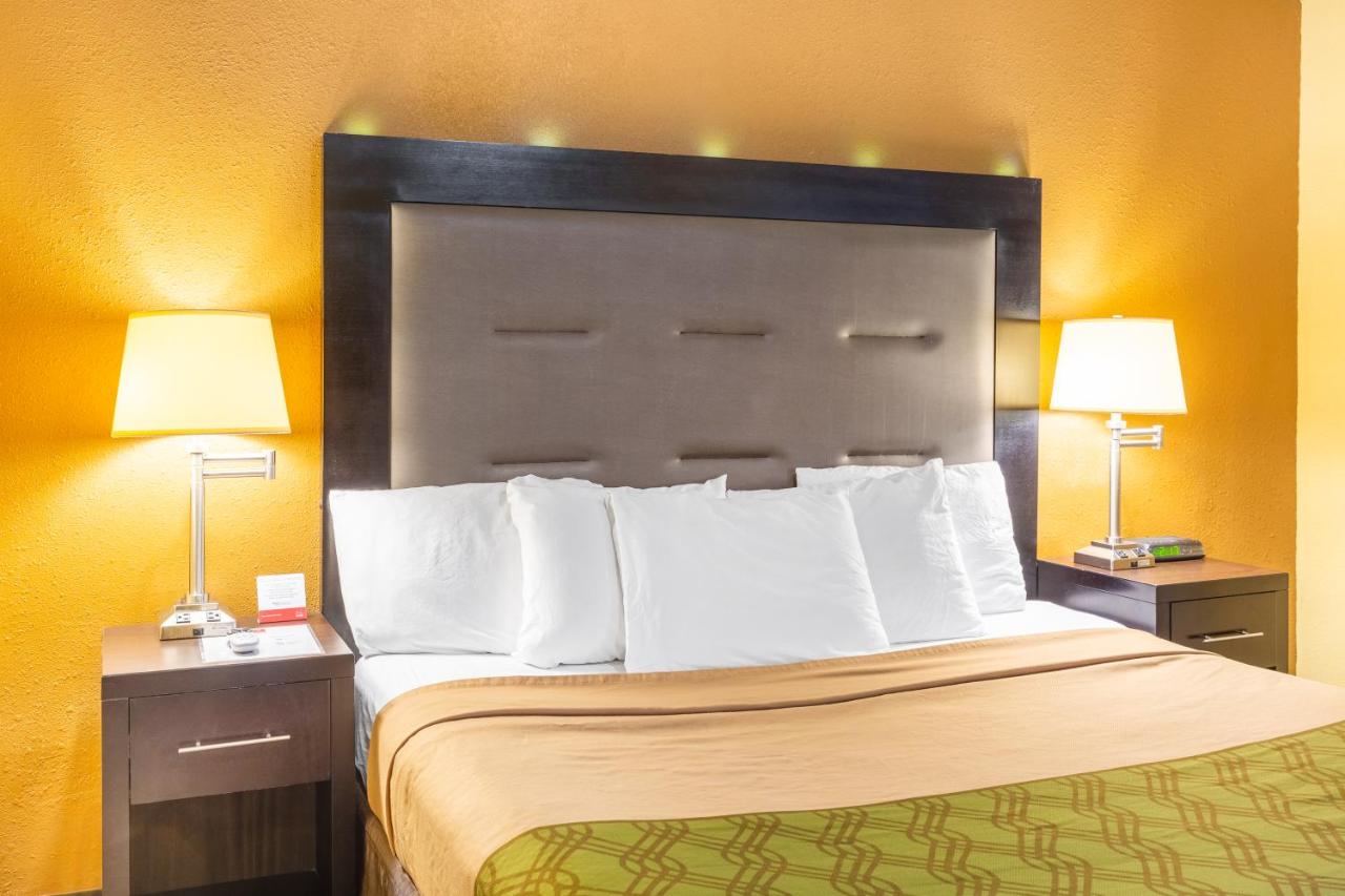 King Room with Balcony - Non-Smoking at Econo Lodge Clarks Summit - Scranton