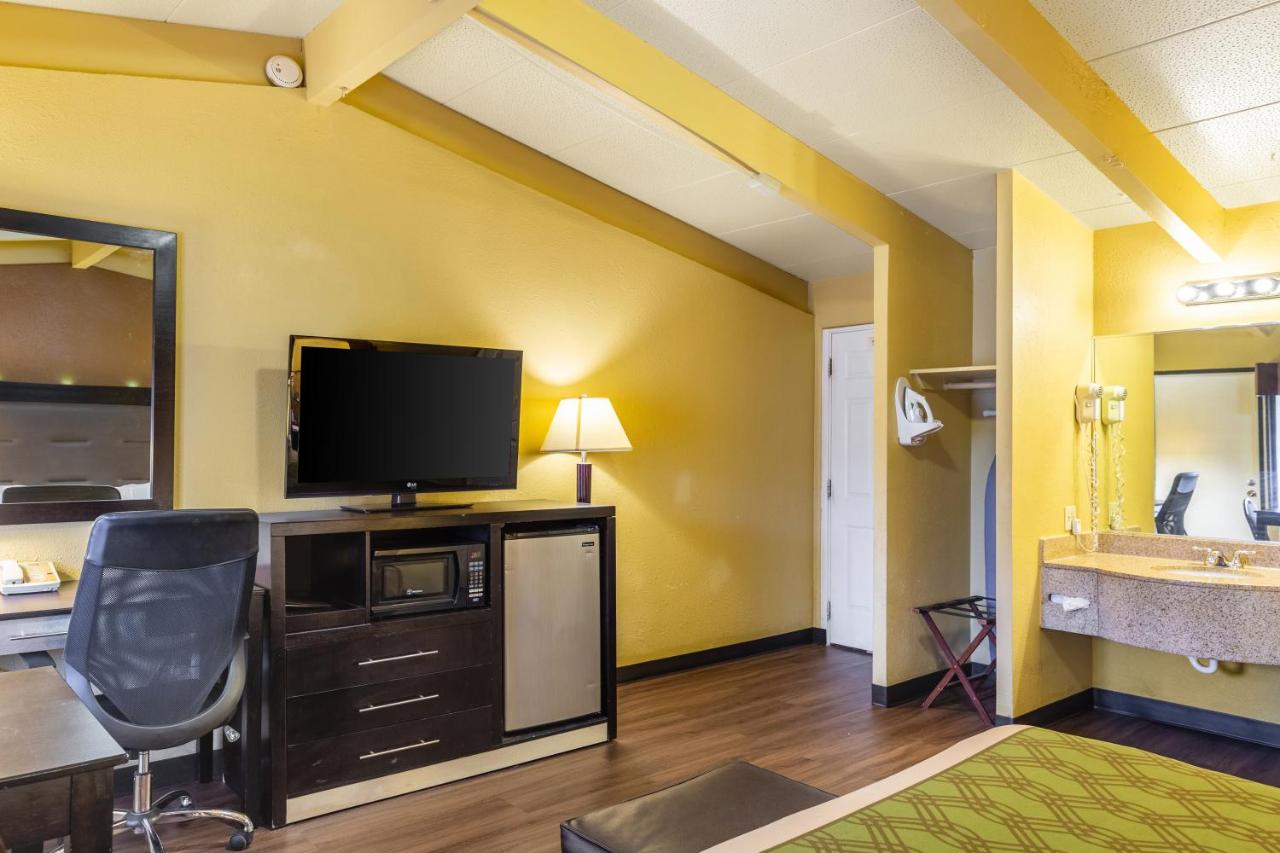 King Room with Balcony - Non-Smoking at Econo Lodge Clarks Summit - Scranton