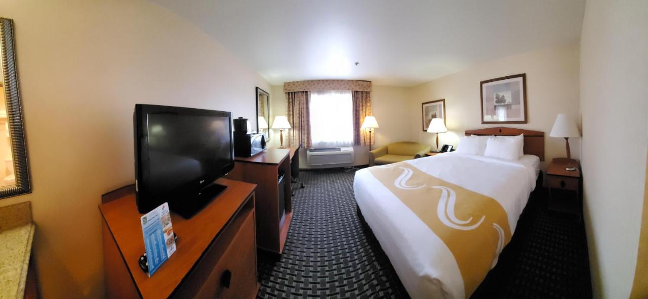 Queen Room - Non-Smoking/Pet Friendly at Quality Inn Cheyenne I-25 South