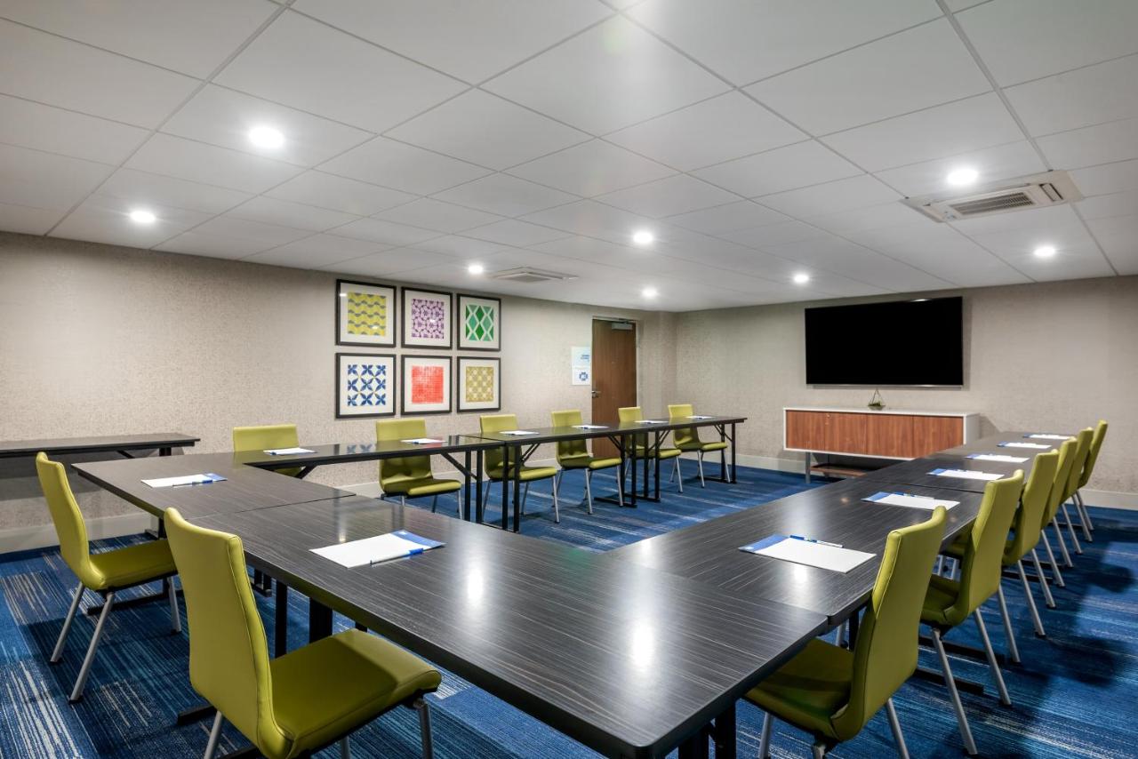| Holiday Inn Express & Suites Santa Ana - Orange County, an IHG Hotel