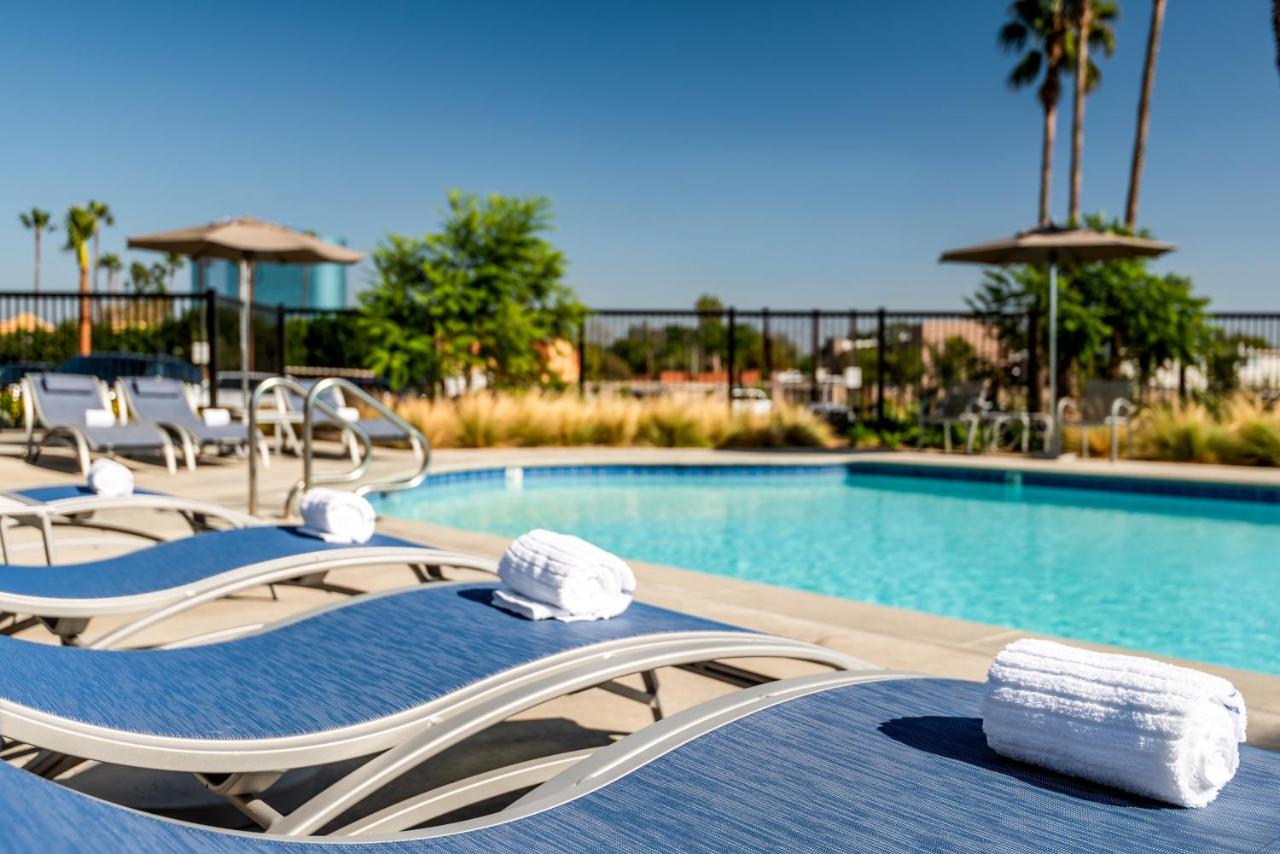 | Holiday Inn Express & Suites Santa Ana - Orange County, an IHG Hotel