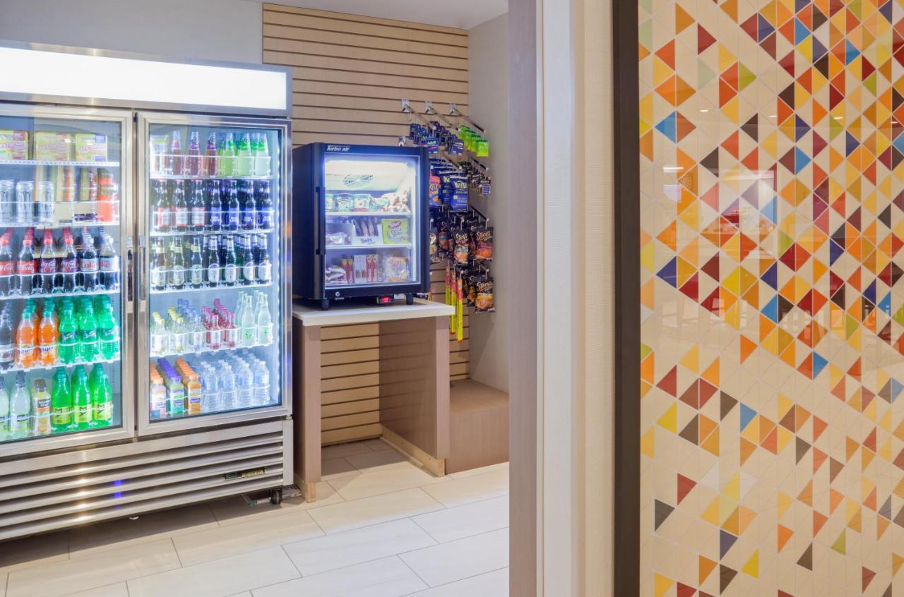 | Holiday Inn Express and Suites Des Moines Downtown, an IHG Hotel