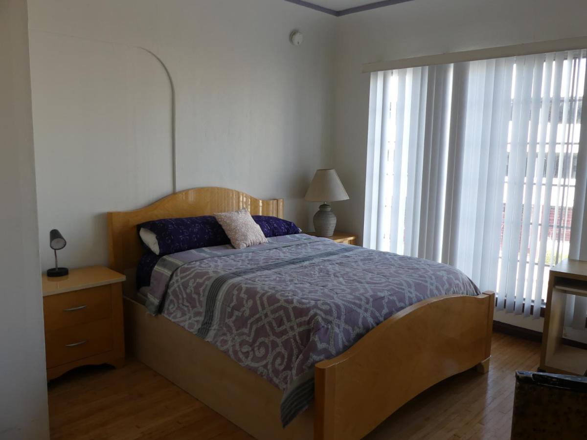 Double Room with Shared Bathroom at Wilshire Orange Hotel