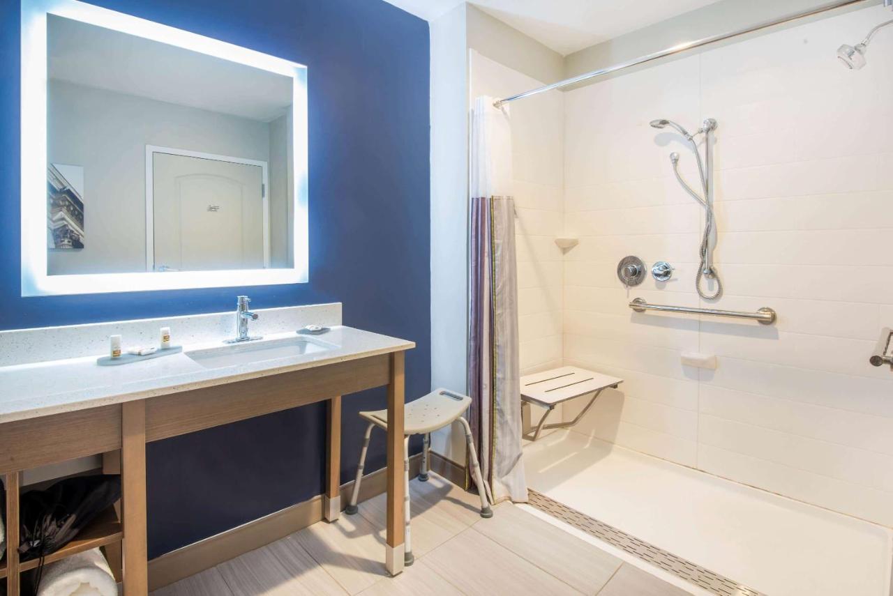 | La Quinta by Wyndham Buffalo Amherst