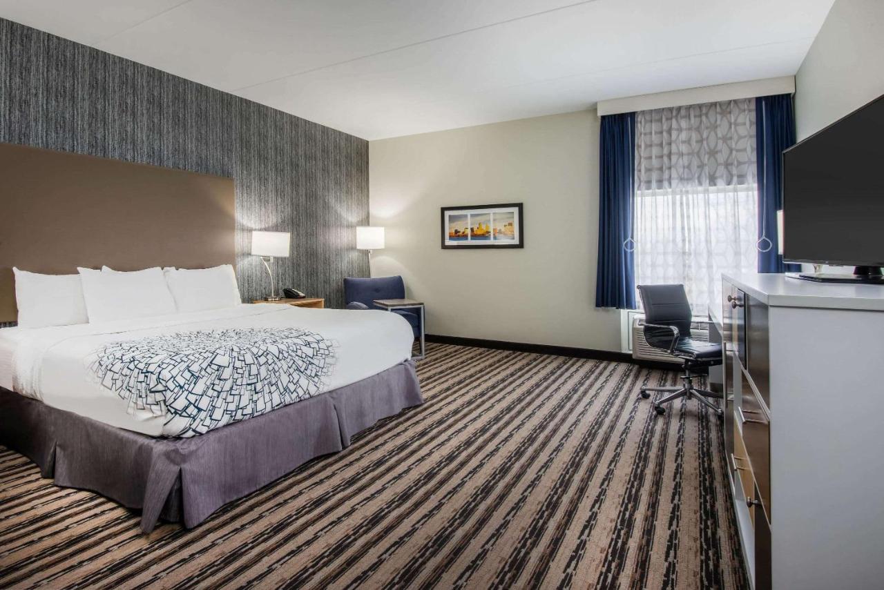 King Room with Roll-In Shower - Mobility/Hearing Accessible - Non-Smoking at La Quinta Inn & Suites by Wyndham Buffalo Amherst
