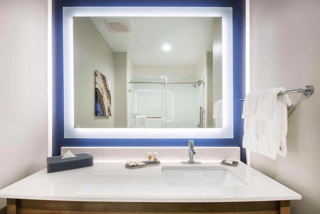 Executive King Room with Sofa Bed at La Quinta Inn & Suites by Wyndham Buffalo Amherst