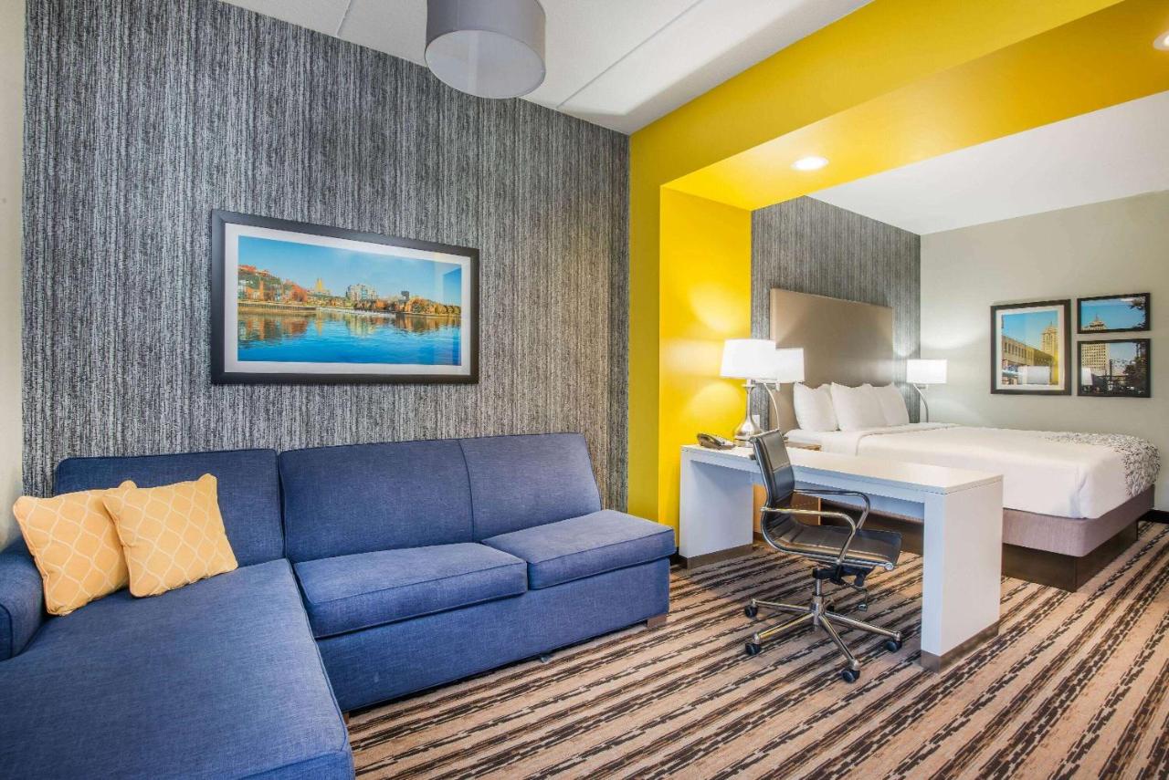 Executive King Room with Sofa Bed at La Quinta Inn & Suites by Wyndham Buffalo Amherst