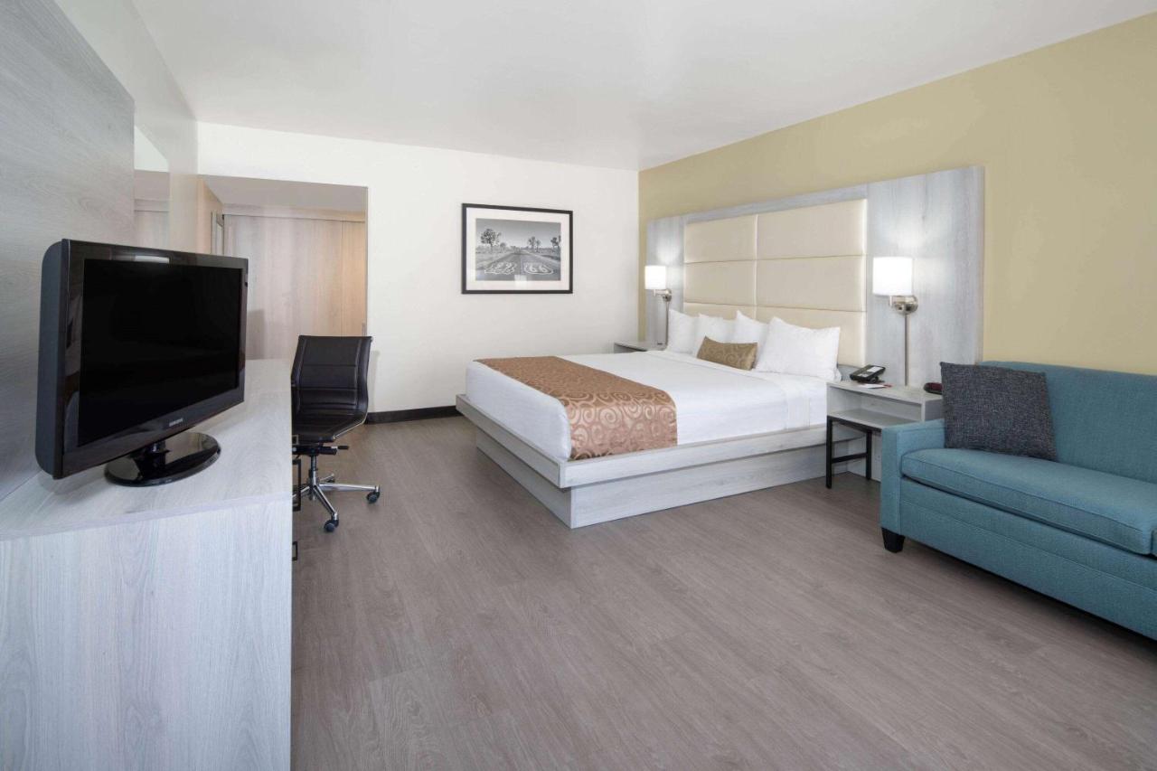 1 King Bed, Deluxe Room, Non-Smoking at Ramada by Wyndham Burbank Airport