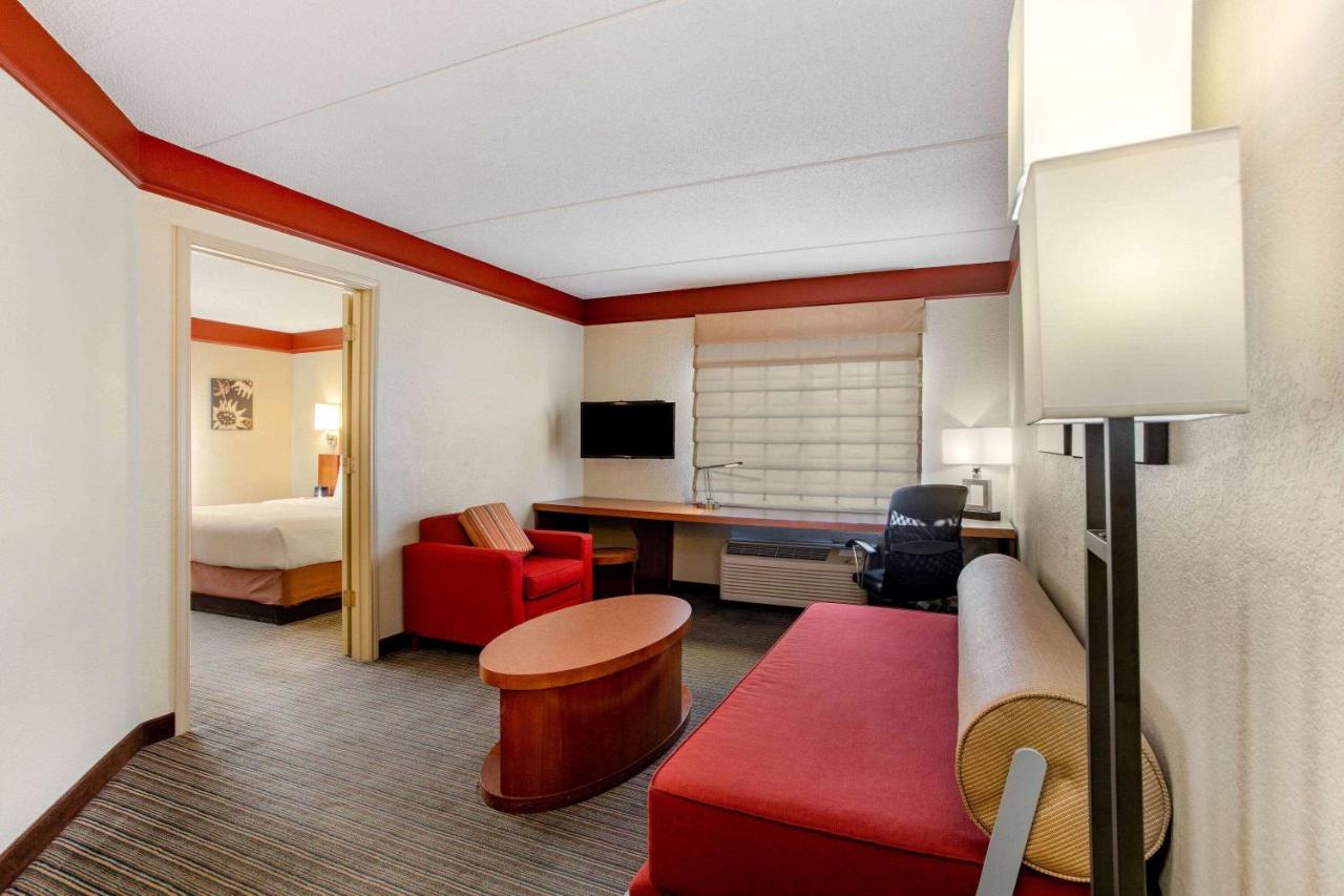 King Suite - Non-Smoking at La Quinta Inn & Suites by Wyndham Raleigh Crabtree