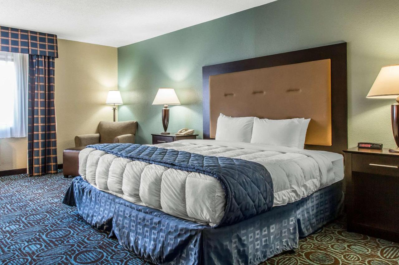 King Suite - Non-Smoking at Regency Inn & Suites New London, Mystic