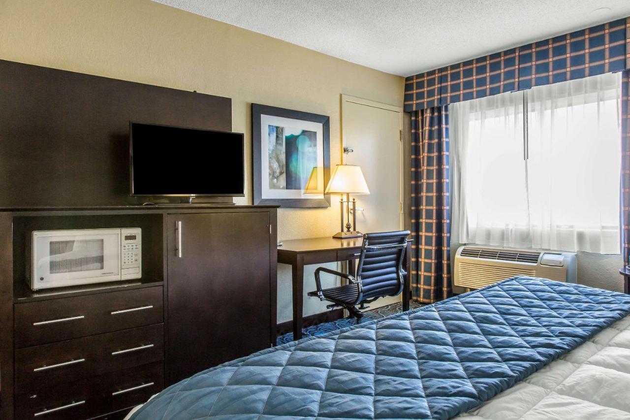 Efficiency King Room - Non-Smoking at Regency Inn & Suites New London, Mystic