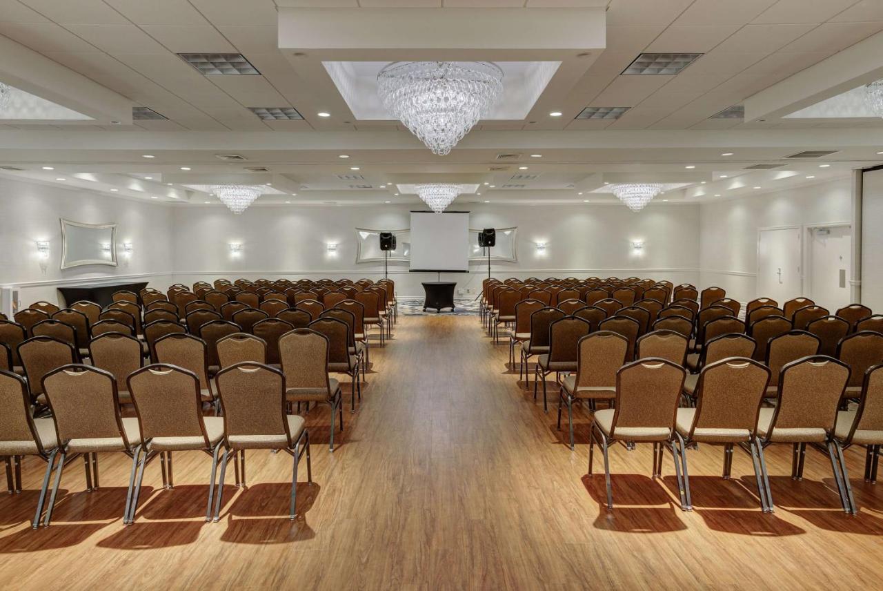 | Days Hotel by Wyndham Toms River Jersey Shore