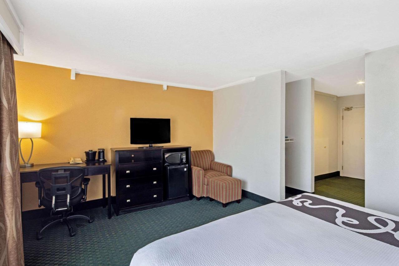 King Room with Bath Tub - Mobility/Hearing Accessible - Non-Smoking at La Quinta Inn by Wyndham Berkeley