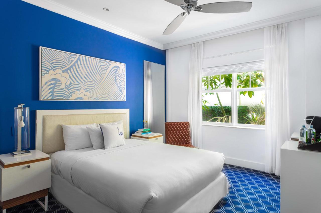 Queen Room at Blue Moon Hotel