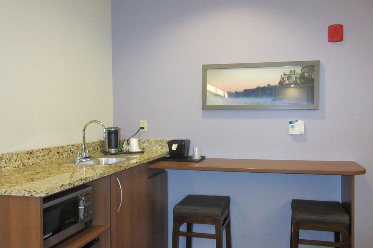 Queen Suite with Sofa Bed - Non-Smoking at Quality Inn & Suites Caldwell I-77